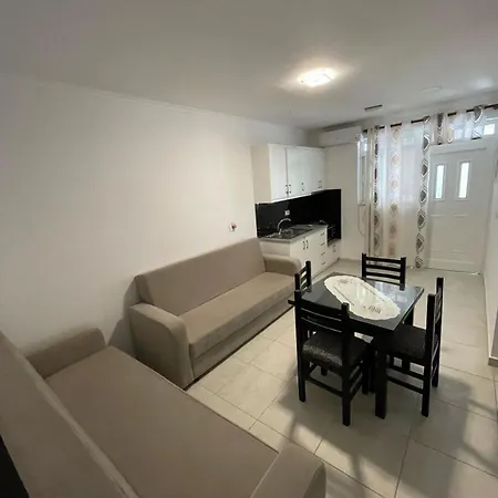 Apartment Dauti *